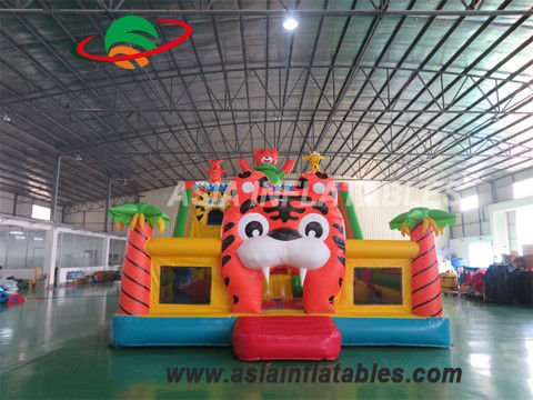 0.55mm PVC القماش المشمع 8 X 6M النمر نفخ مدينة المرح
